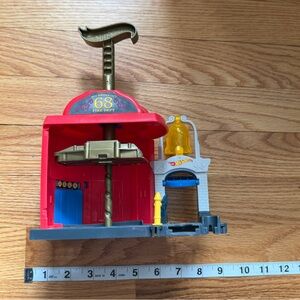 Hot Wheels City Downtown Fire Station Spinout Play Set